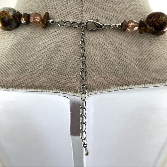 Stunning Unsigned Artisan Foil Glass Tigers Eye Chip Beaded Statement Necklace - Picture 4 of 8